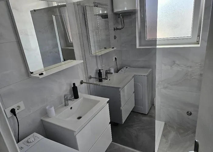 アパート Amalia ザダル